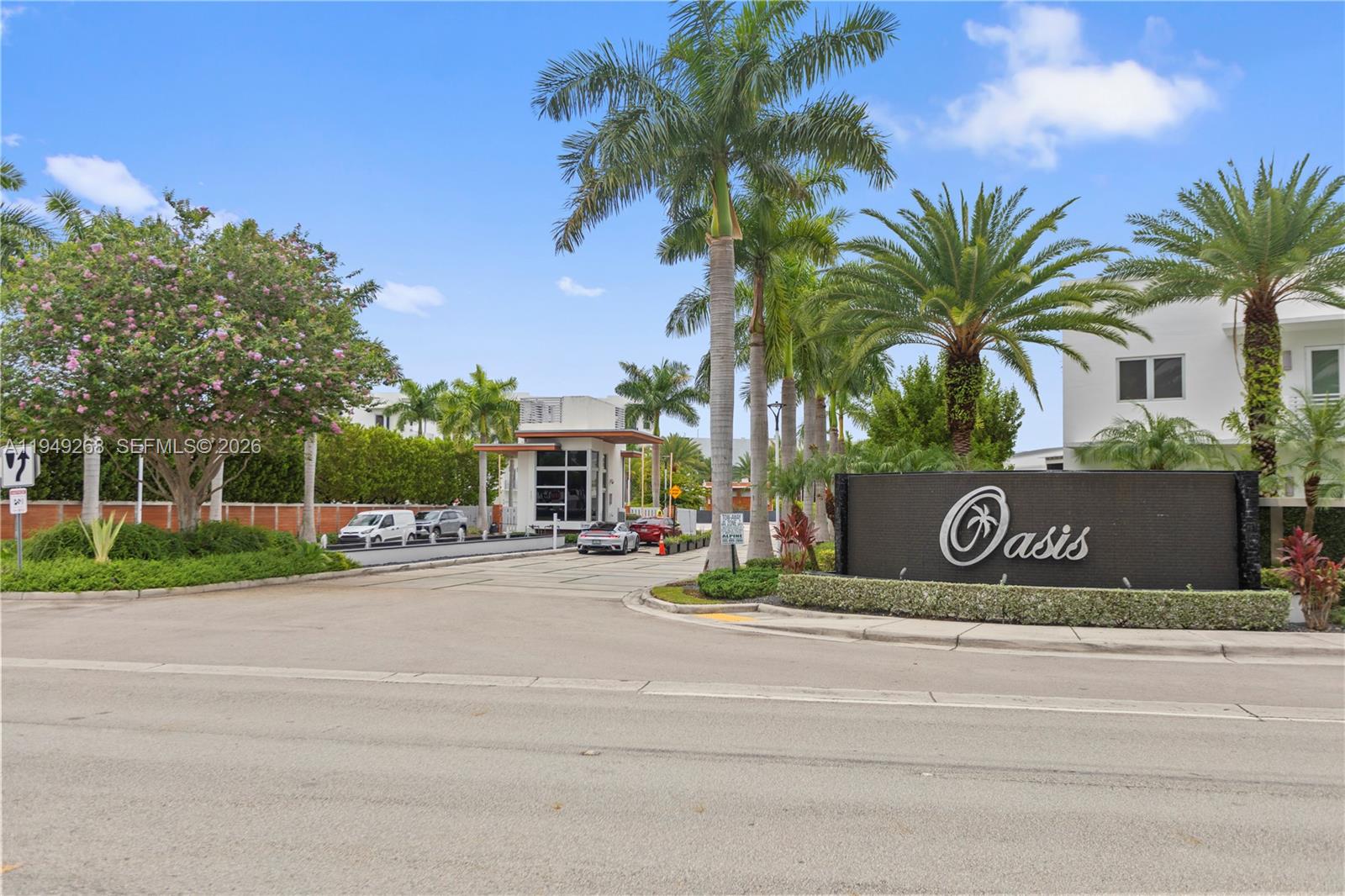 8415 NW 34th Dr, Doral FL 33122