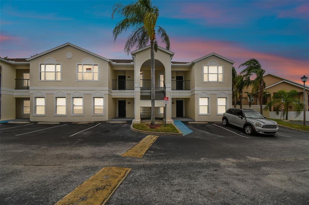 8827 GRAND PALMS CIRCLE UNIT B