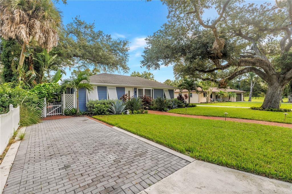 2635 HYDE PARK STREET, SARASOTA, FL — photo 3 of 30