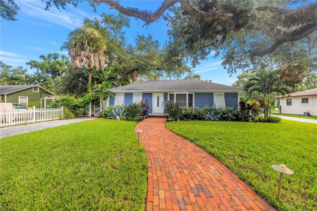 2635 HYDE PARK STREET, SARASOTA, FL — photo 4 of 30