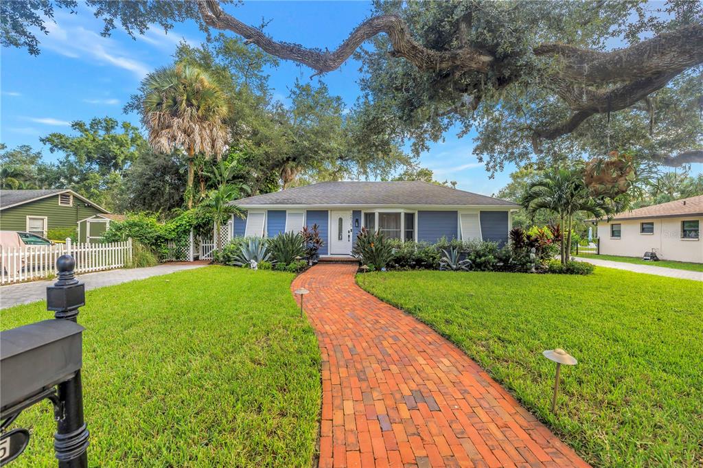 2635 HYDE PARK STREET, SARASOTA, FL — photo 5 of 30
