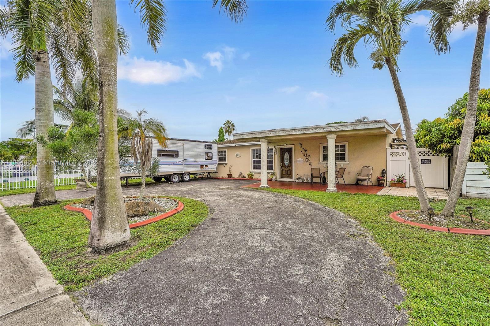 940 N 73rd Way, Hollywood FL 33024