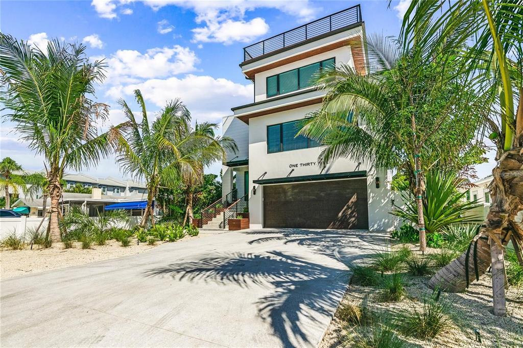 135 GRANT DRIVE, SARASOTA, FL — photo 2 of 30