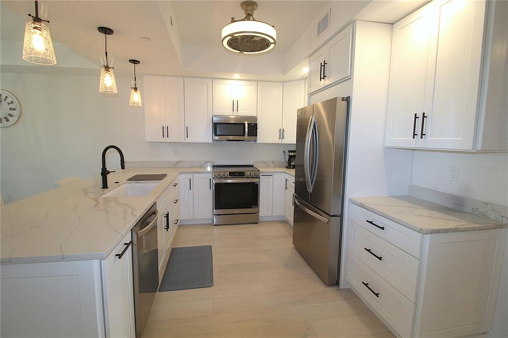 280 HIDDEN BAY DRIVE UNIT 203, OSPREY, FL — photo 4 of 30