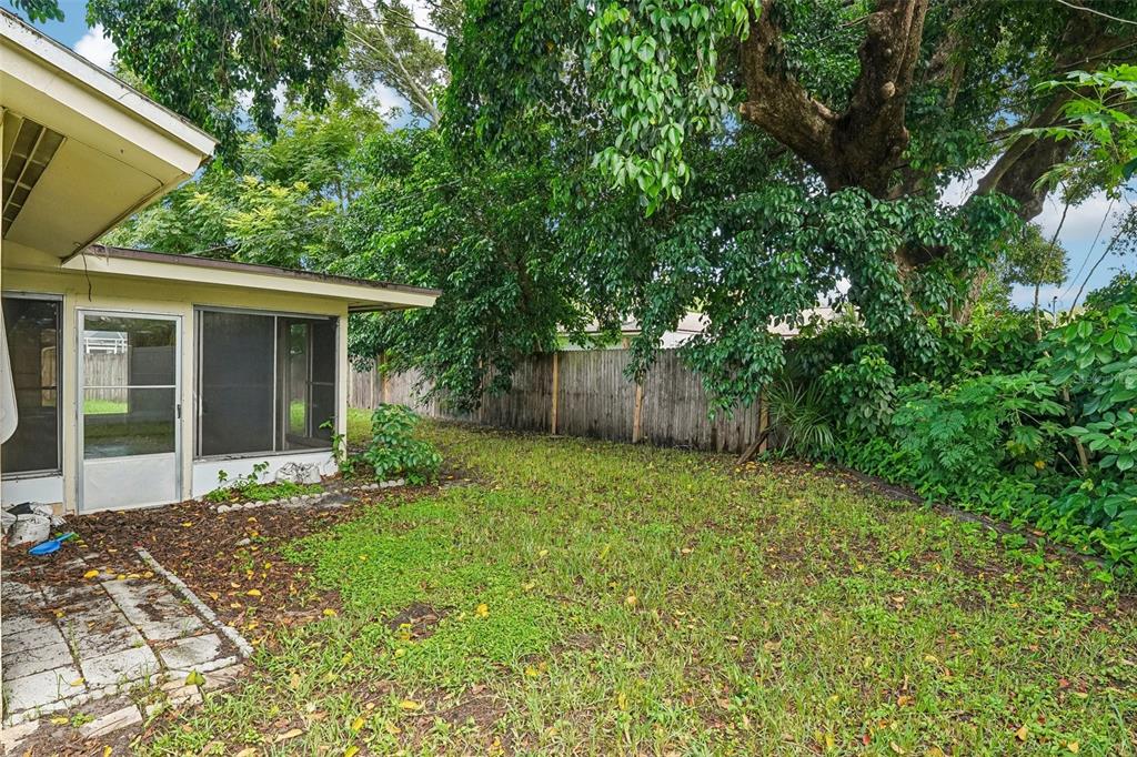 1824 NURSERY ROAD, CLEARWATER, FL — photo 3 of 5