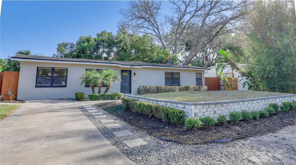 1809 PINEVIEW CIRCLE