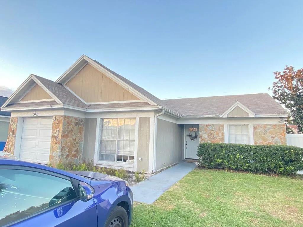 9009 BANA VILLA COURT
