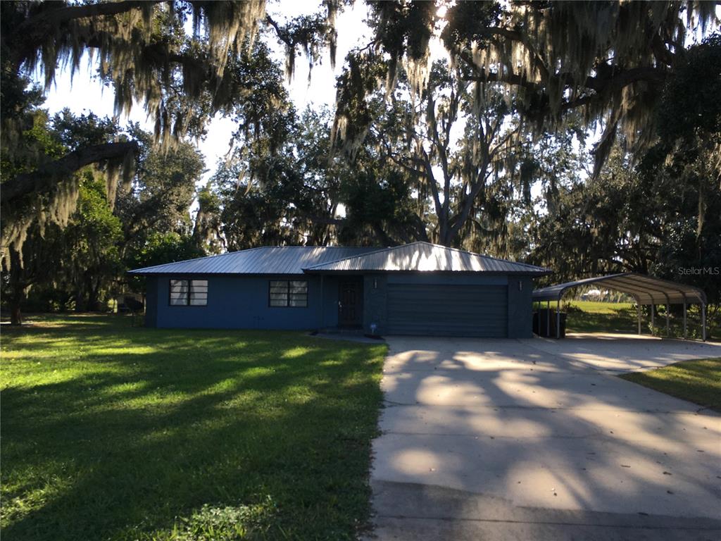 904 S LAKE REEDY BOULEVARD