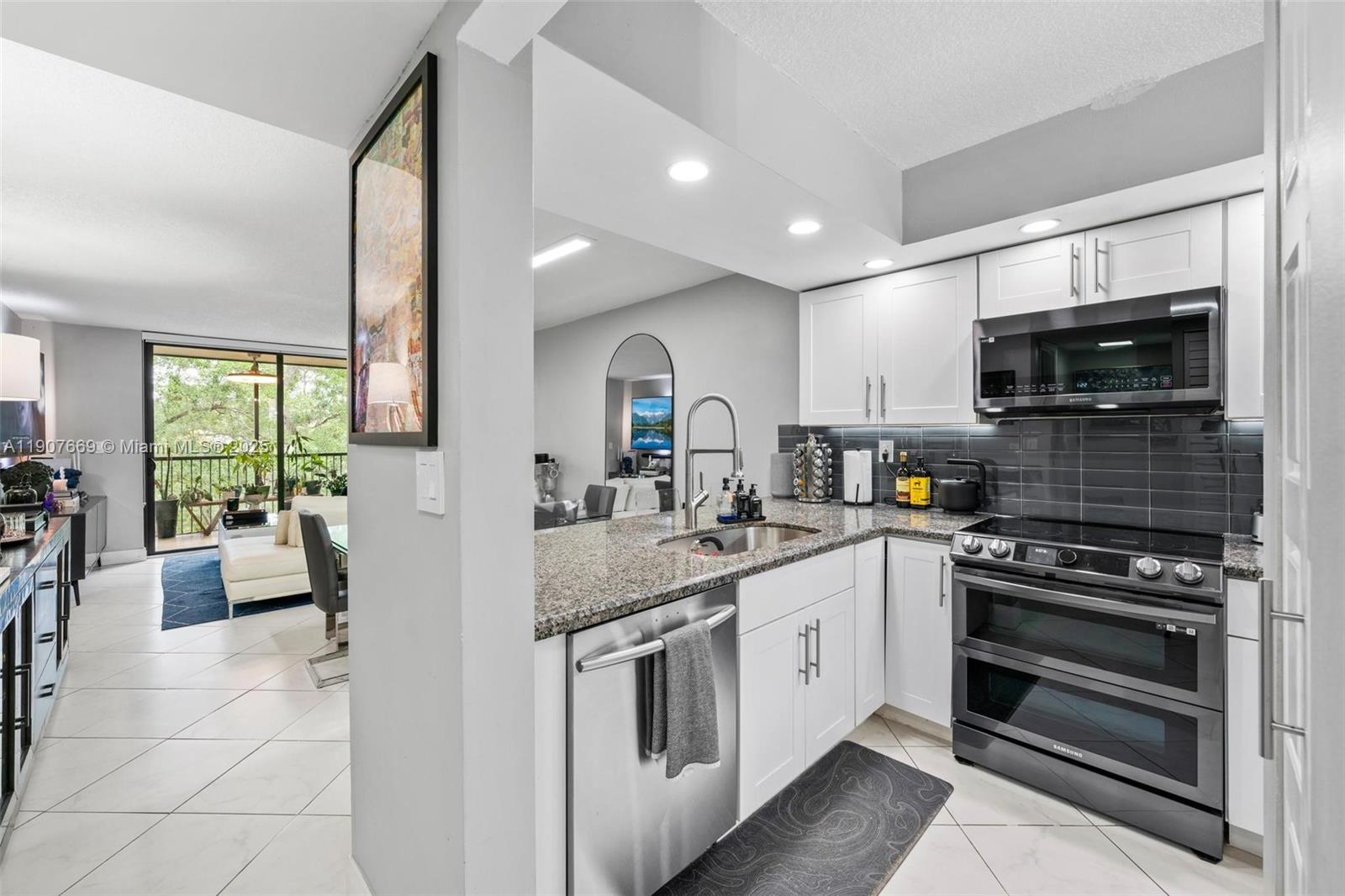 6800 Cypress Rd # 513, Plantation FL 33317