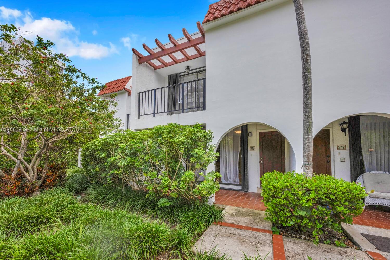 450 Grapetree Dr # 313, Key Biscayne FL 33149
