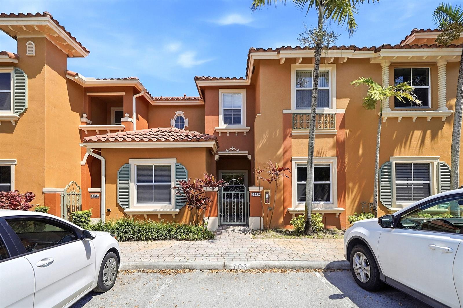 5825 Siena Lane, Hollywood FL 33021