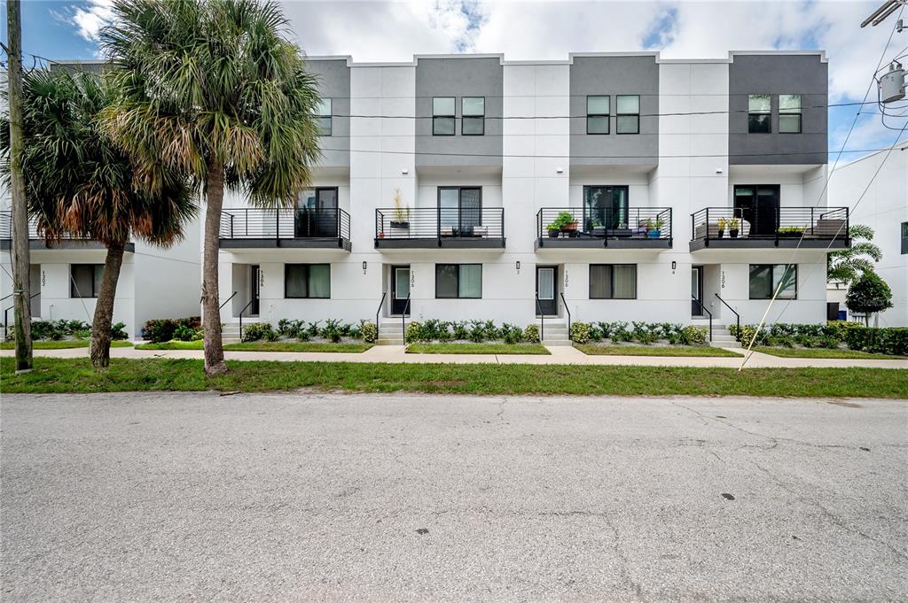 1306 W CARMEN STREET UNIT 1