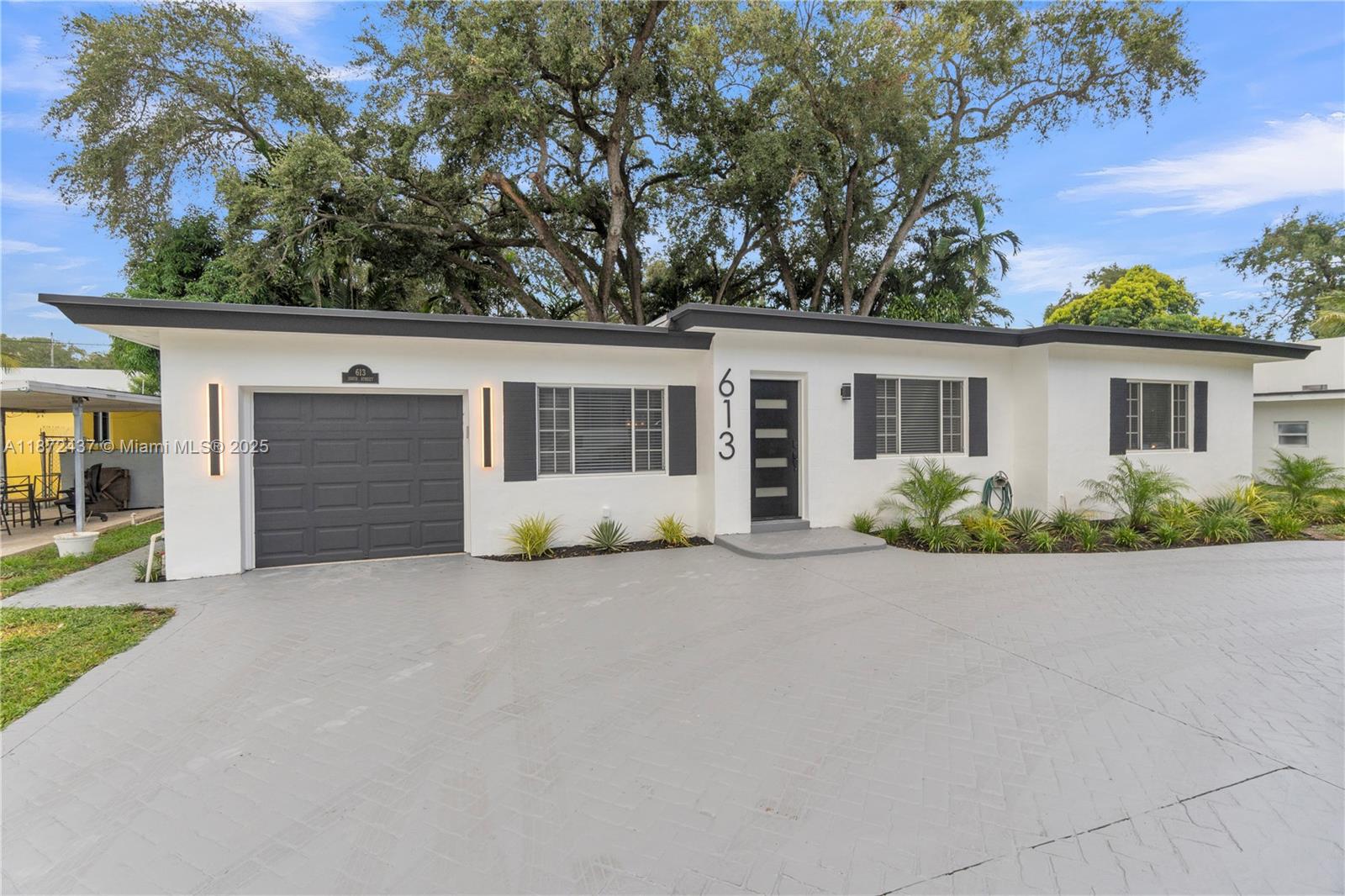 613 NE 159th St, Miami FL 33162
