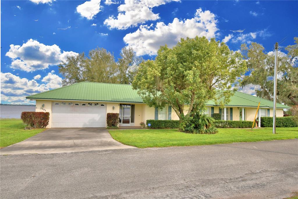 1301 S LAKE REEDY BOULEVARD