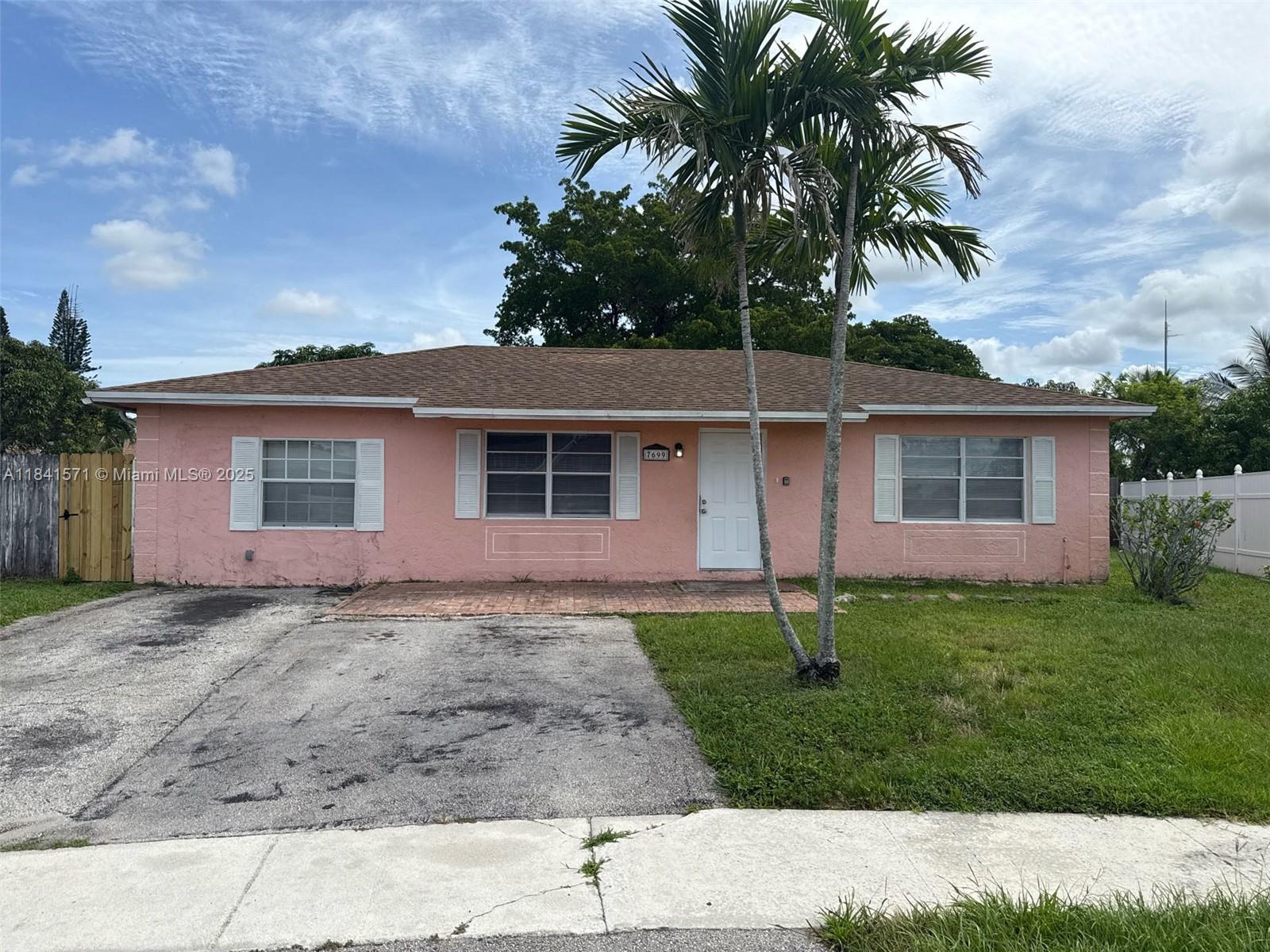 7699 SW 6th St, North Lauderdale FL 33068