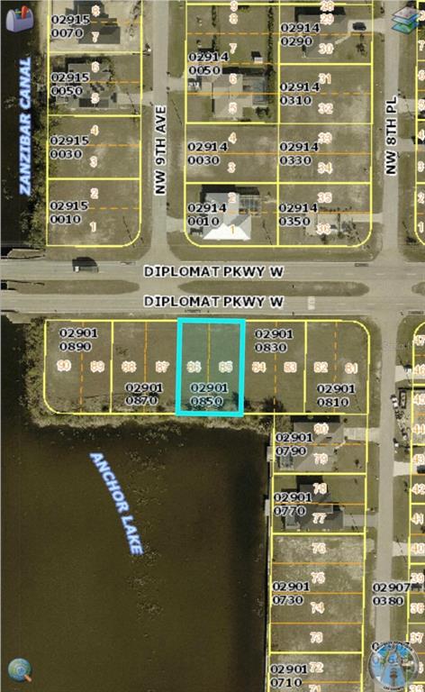 This is a map showing a highlighted vacant lot located along a lakefront — 822 DIPLOMAT PARKWAY W, CAPE CORAL, FL