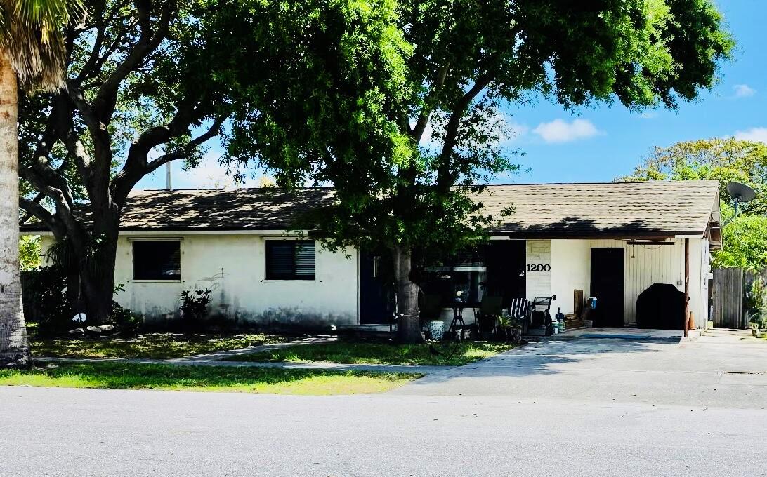 1200 W Broward Street, Lantana FL 33462