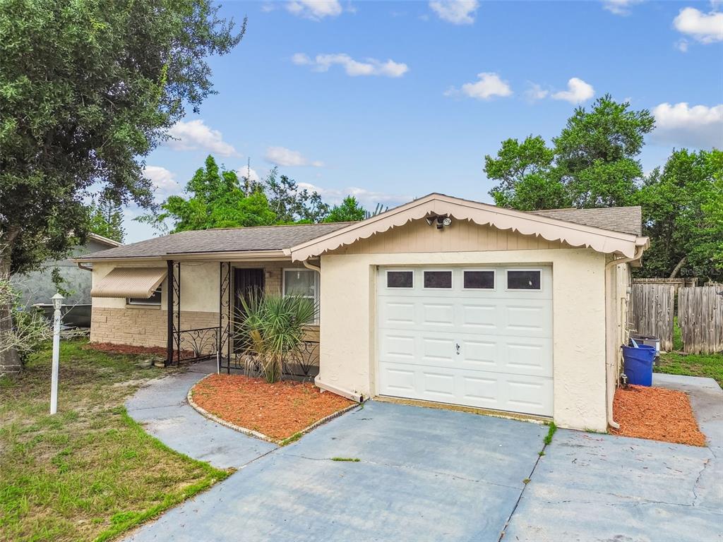 1042 SAXON LANE