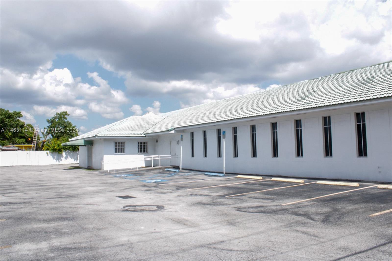 1098 E 1st Ave, Hialeah FL 33010
