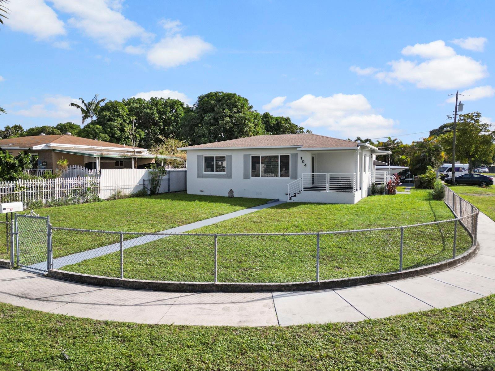 104 E 58th St, Hialeah FL 33013