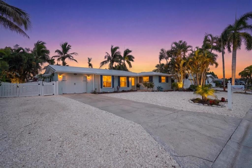 520 69TH STREET, HOLMES BEACH, FL — photo 2 of 30