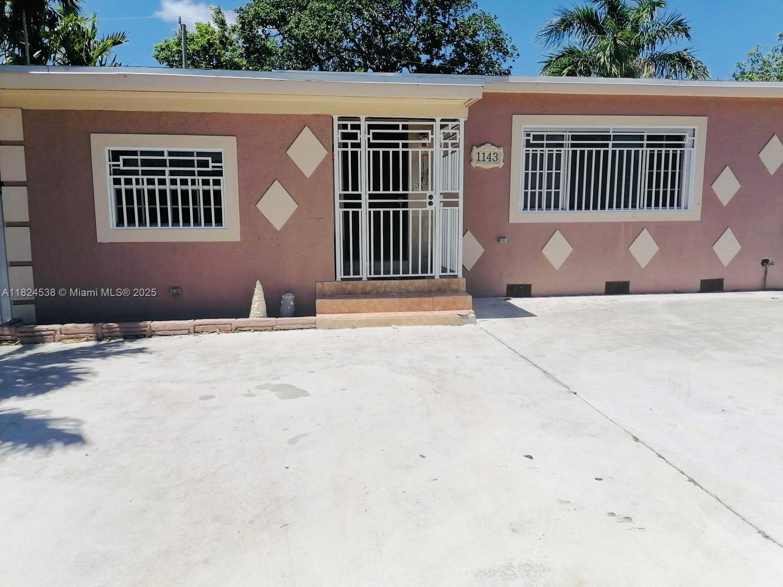 1143 NW 135th St, Miami FL 33168