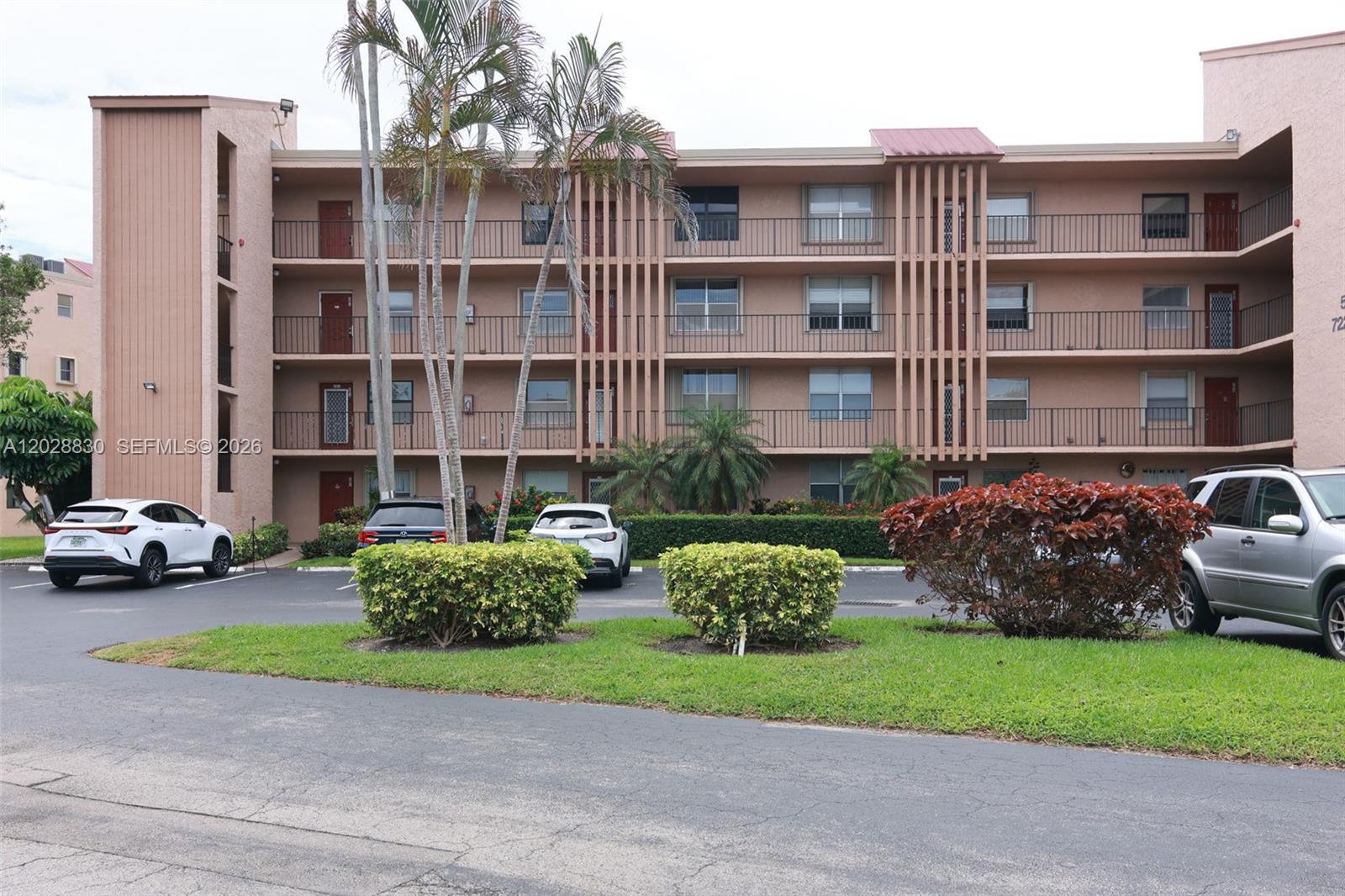 7220 Lake Cir Dr # 101, Margate FL 33063