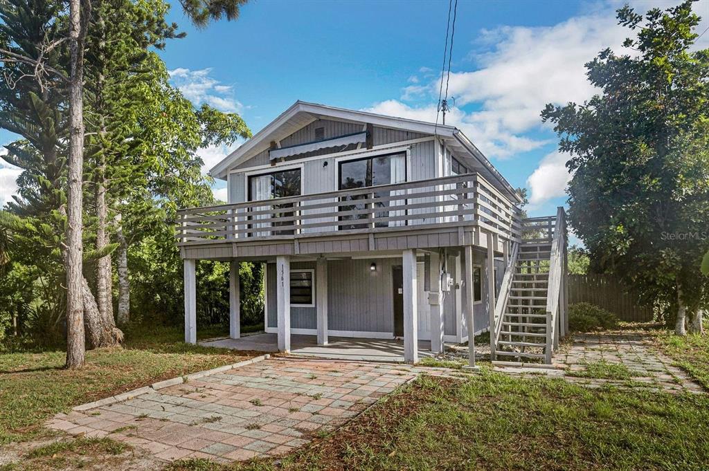 1561 LAUREL DRIVE