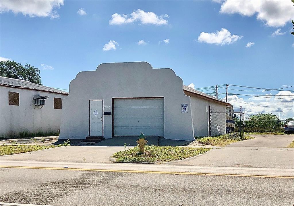 712 N RIDGEWOOD DRIVE