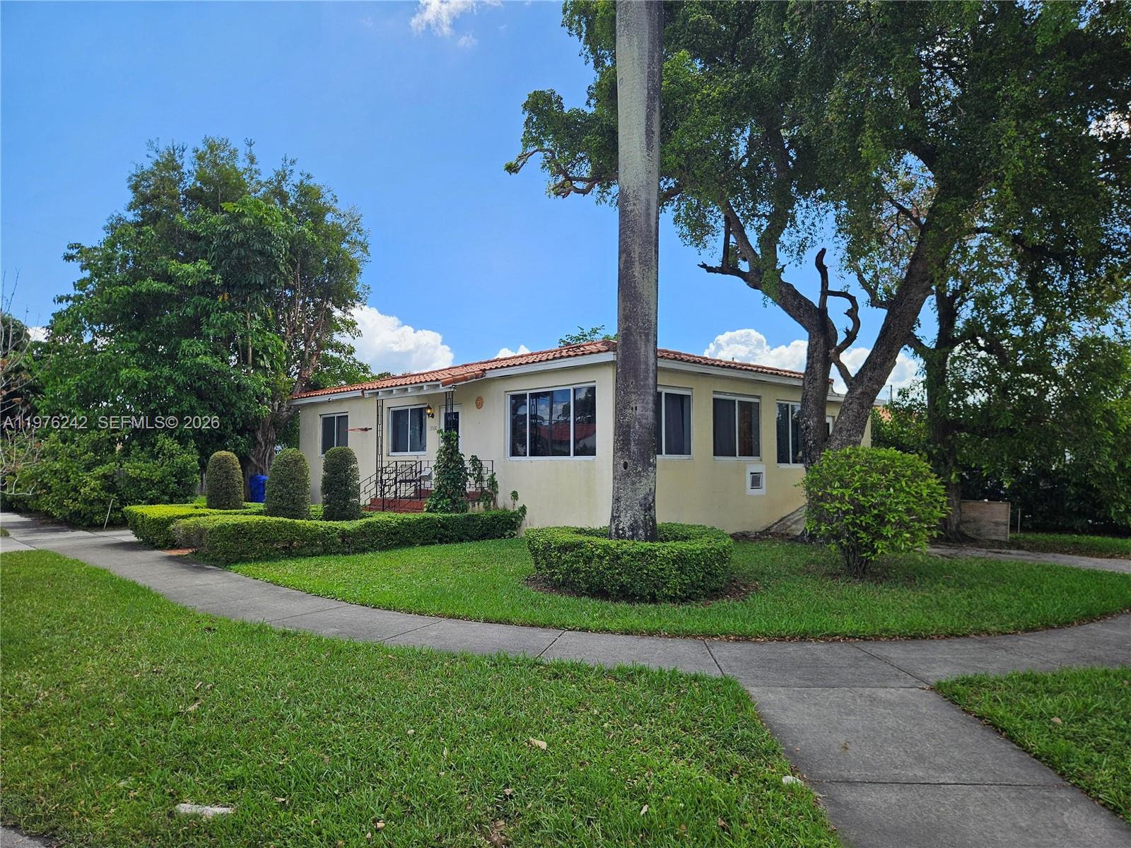 3560 NW 19th St, Miami FL 33125