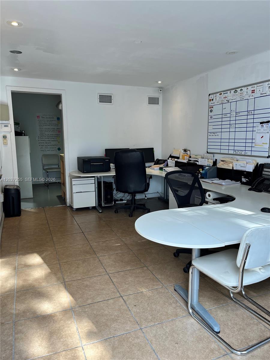 8420 NW 61st St, Miami FL 33166