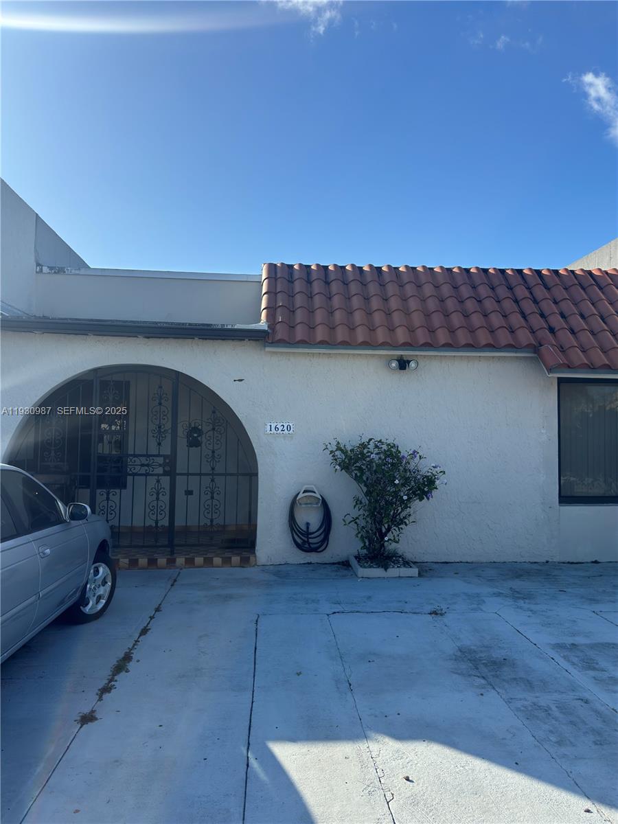 1620 W 57th Ter, Hialeah FL 33012