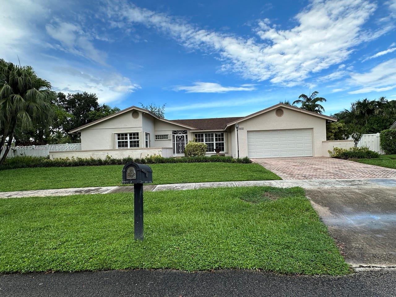 3800 Beach Way, Cooper City FL 33026