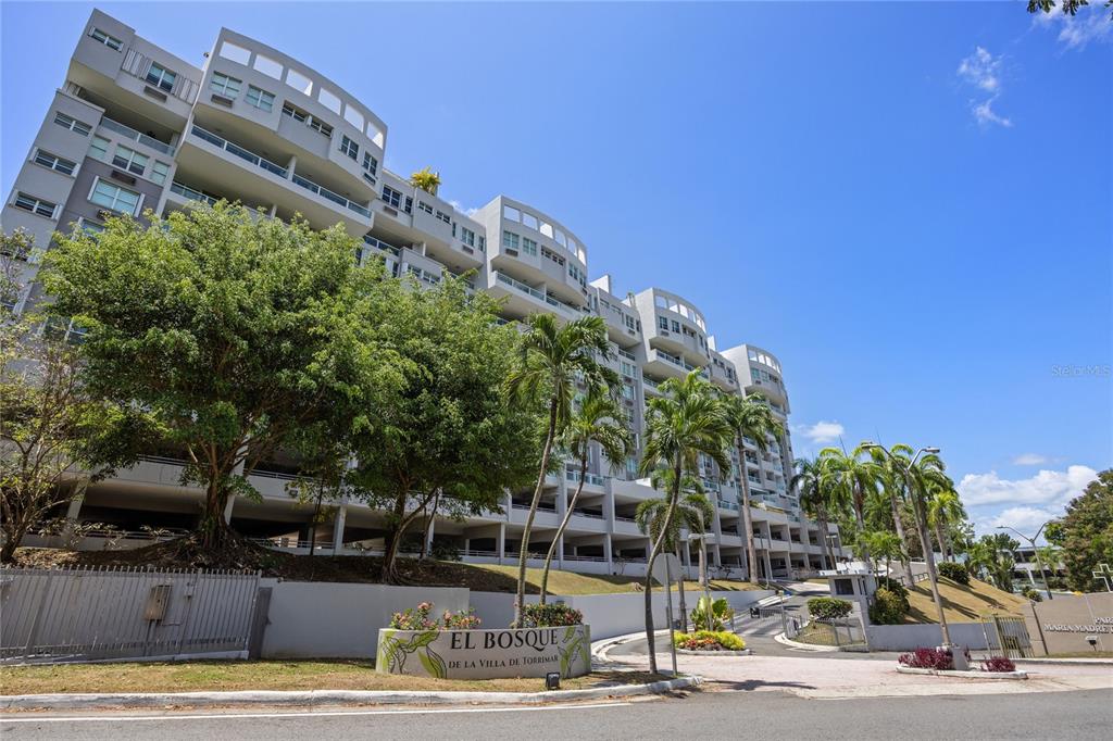 146 Ave Santa Ana BOSQUE DE LA VILLA DE TORRIMAR UNIT C-PH-D