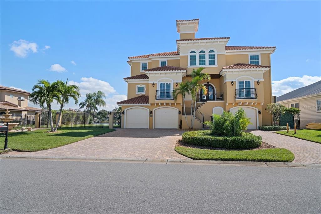 211 POINCIANA LANE