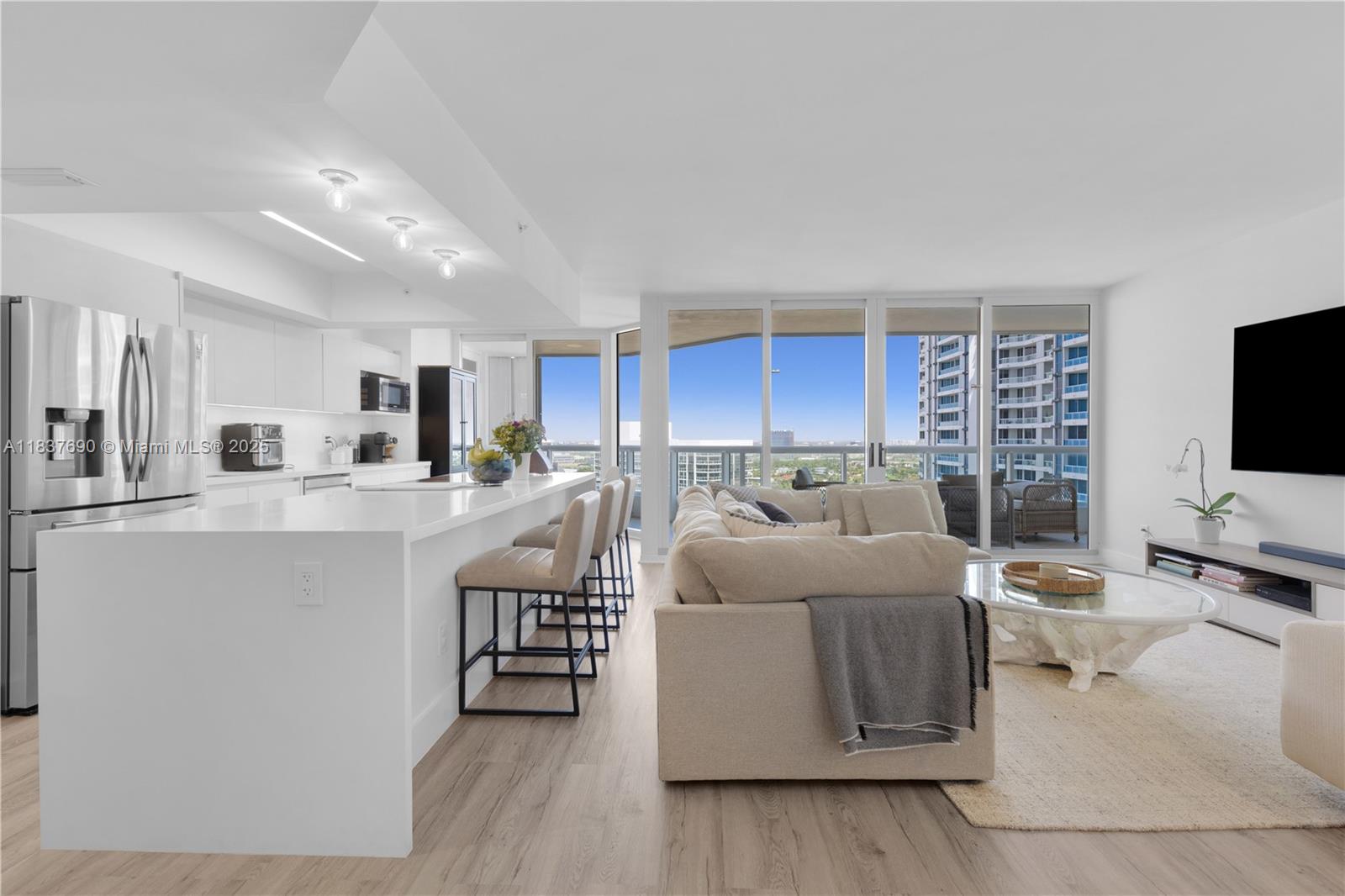 21055 Yacht Club Dr # 2203, Aventura FL 33180