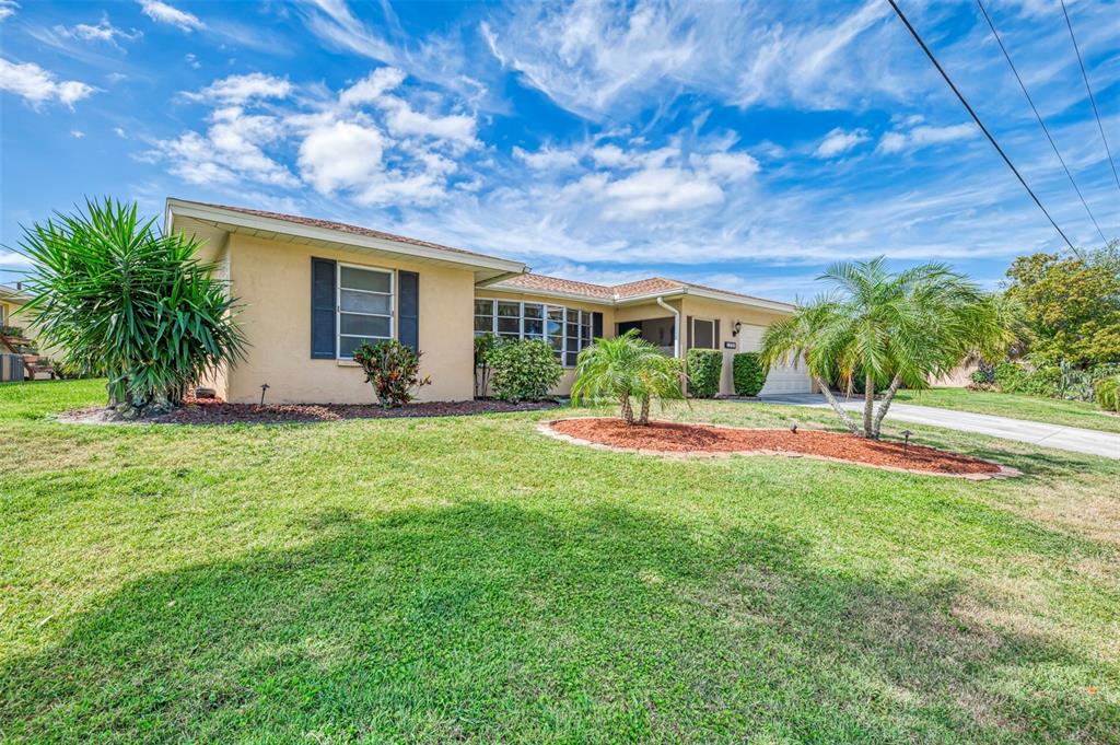 1290 LAKESIDE DRIVE