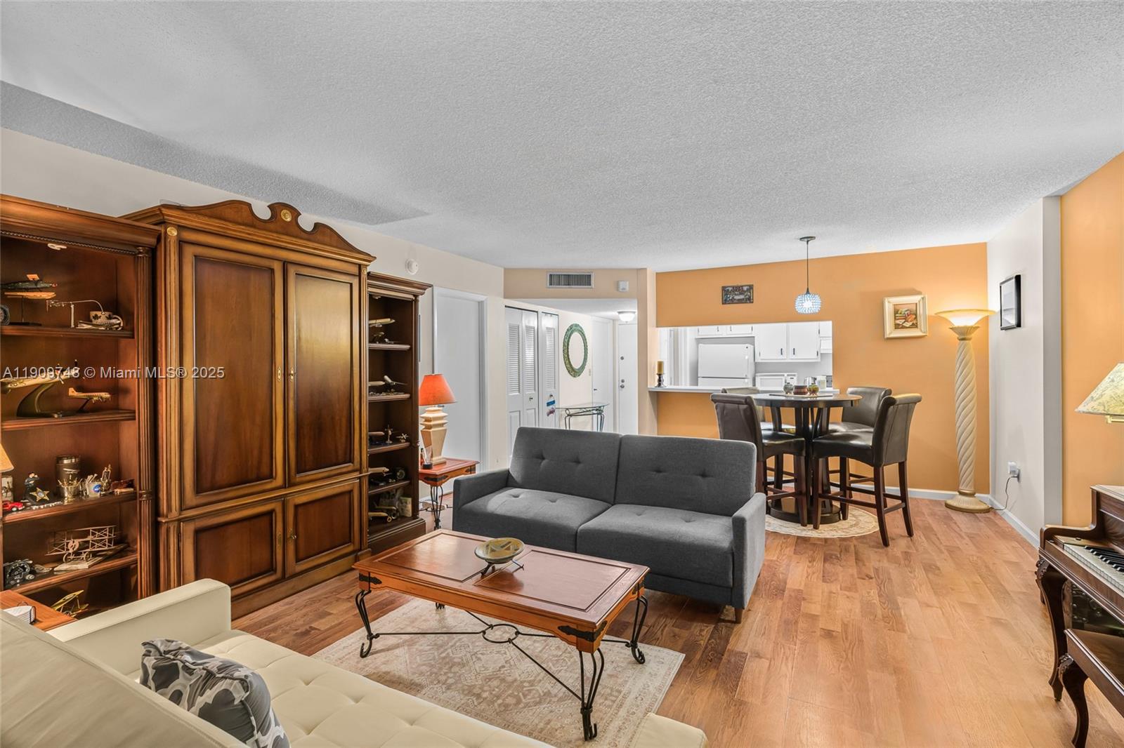4166 Inverrary Dr # 306, Lauderhill FL 33319