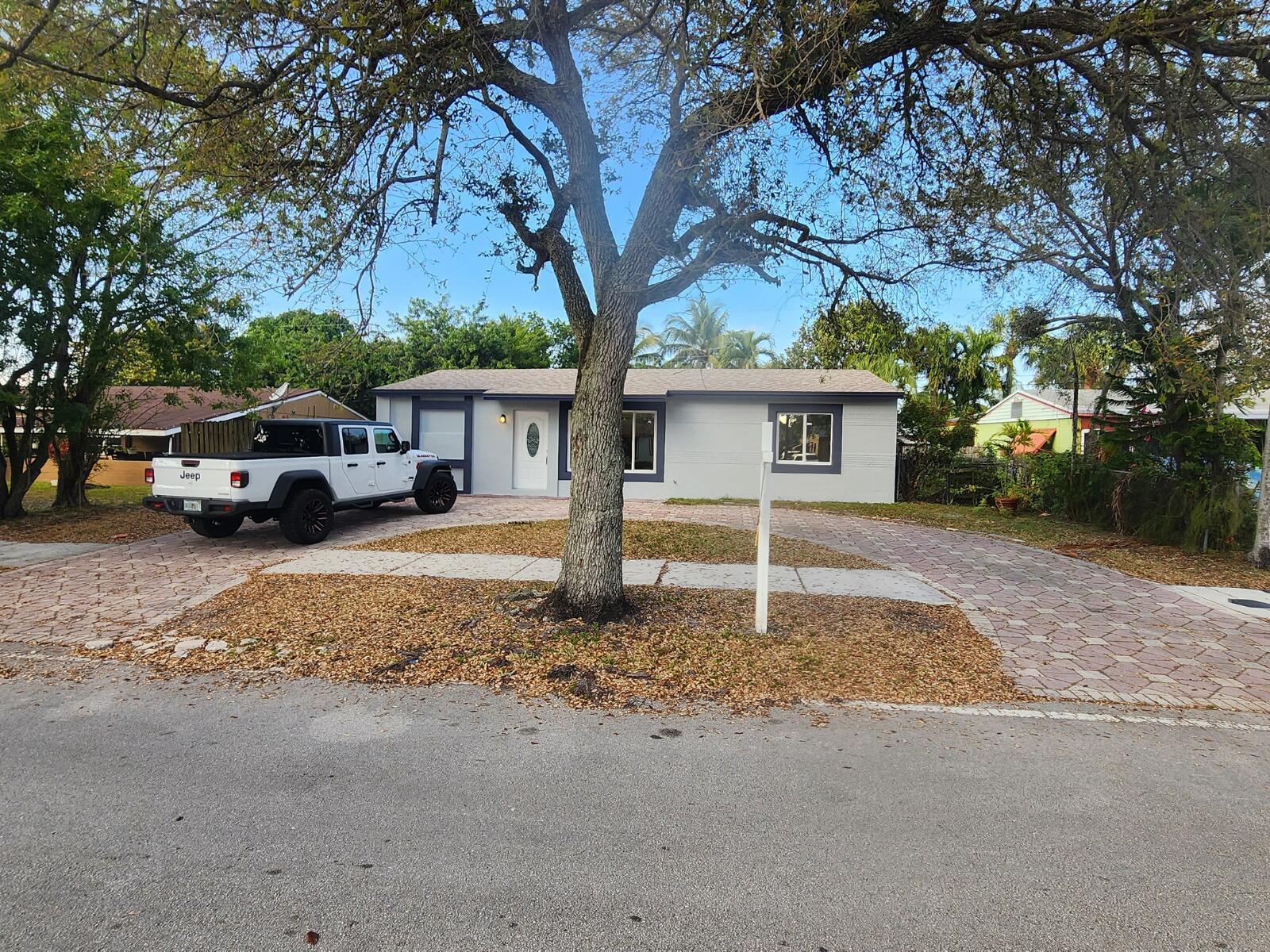 6821 SW 17th Street, North Lauderdale FL 33068