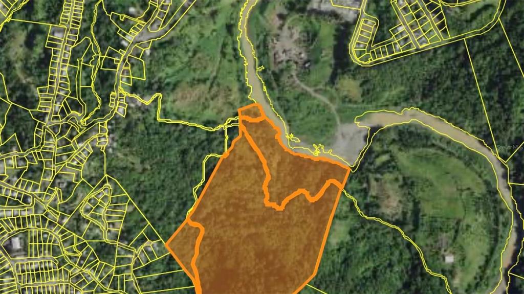 This is a map showing a large, highlighted parcel of land bordering a river — KM 14.5 KM 14.5, CIALES, PR