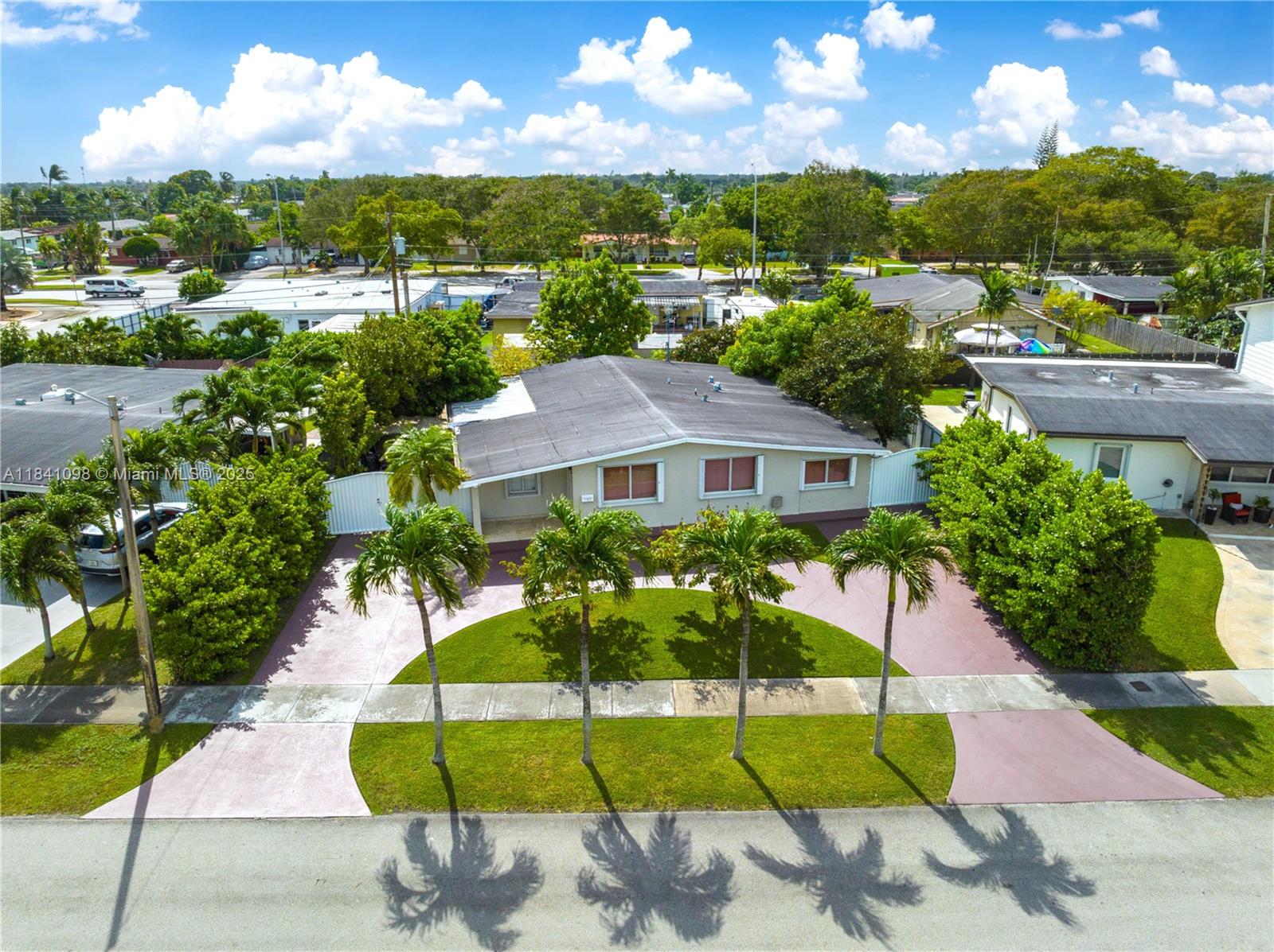 11020 SW 55 st, Miami FL 33165