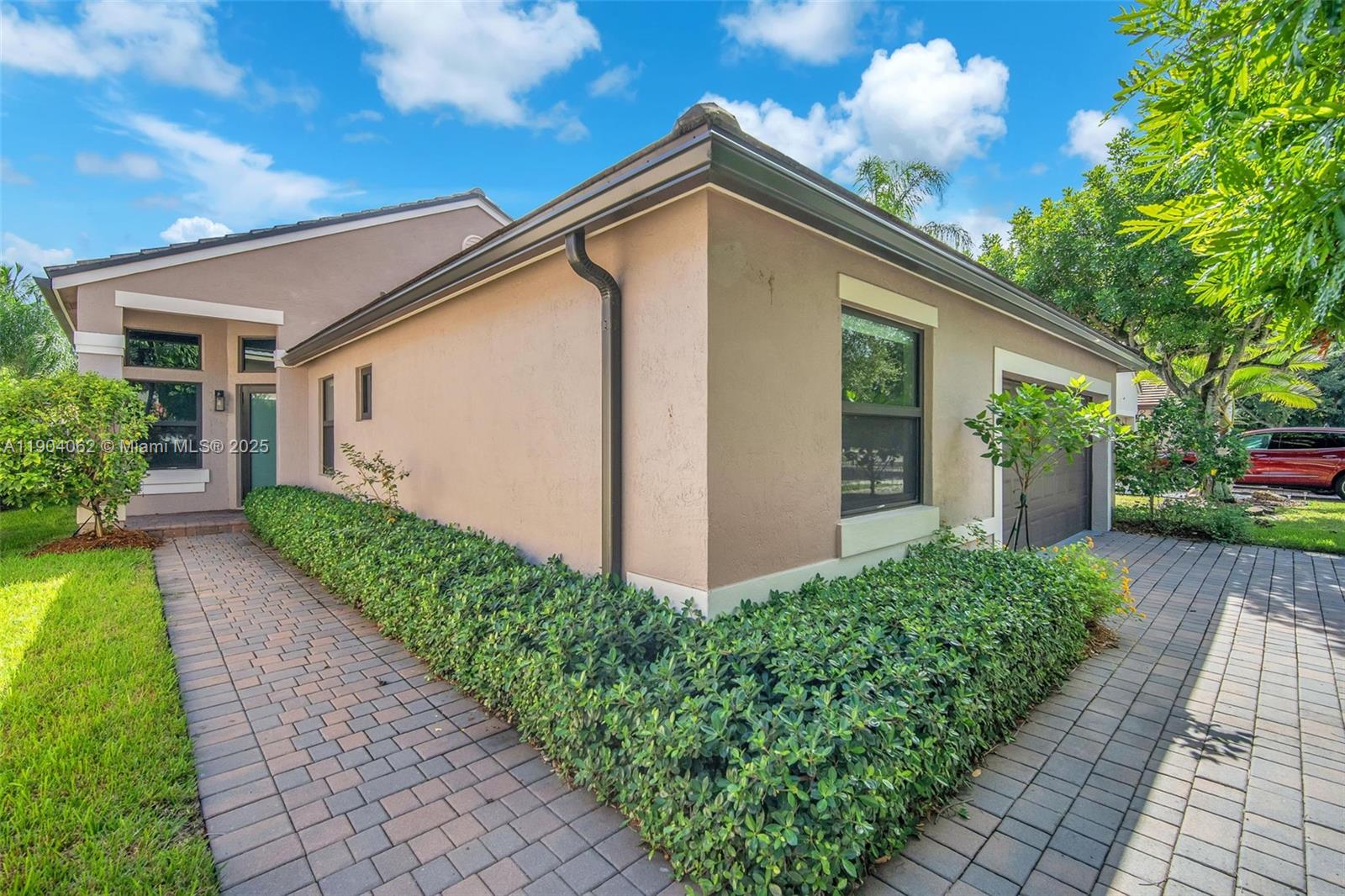 225 E Bayridge Dr, Weston FL 33326