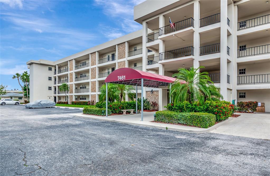 7461 W COUNTRY CLUB DRIVE N UNIT 203