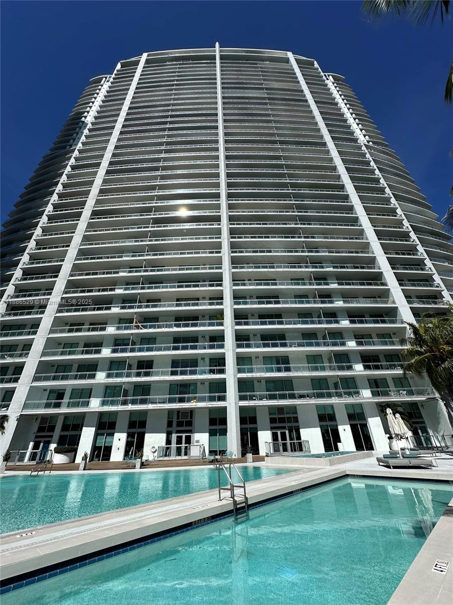 1Q. JKL,M SW 3rd St # 1603, Miami FL 33130