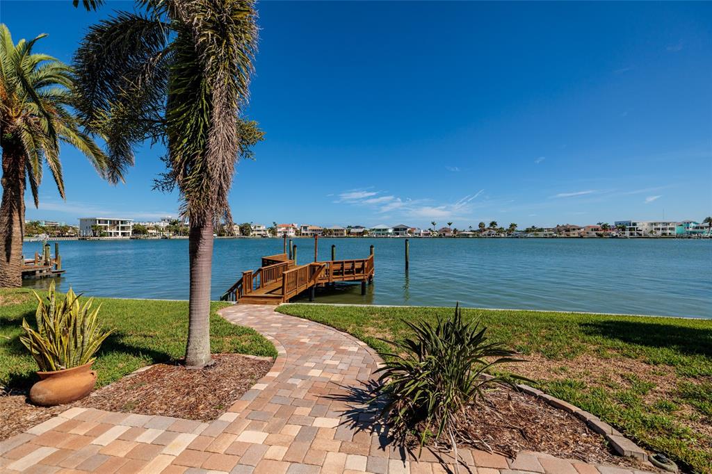 208 BATH CLUB BOULEVARD N