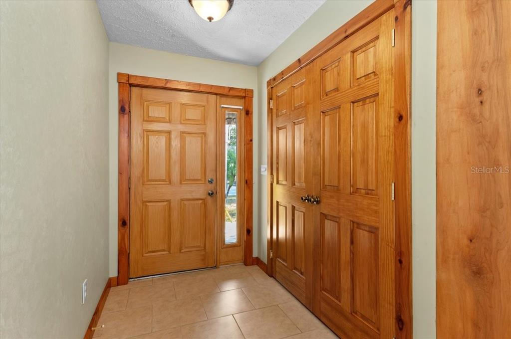 1560 INGRAM AVENUE, SARASOTA, FL — photo 4 of 30