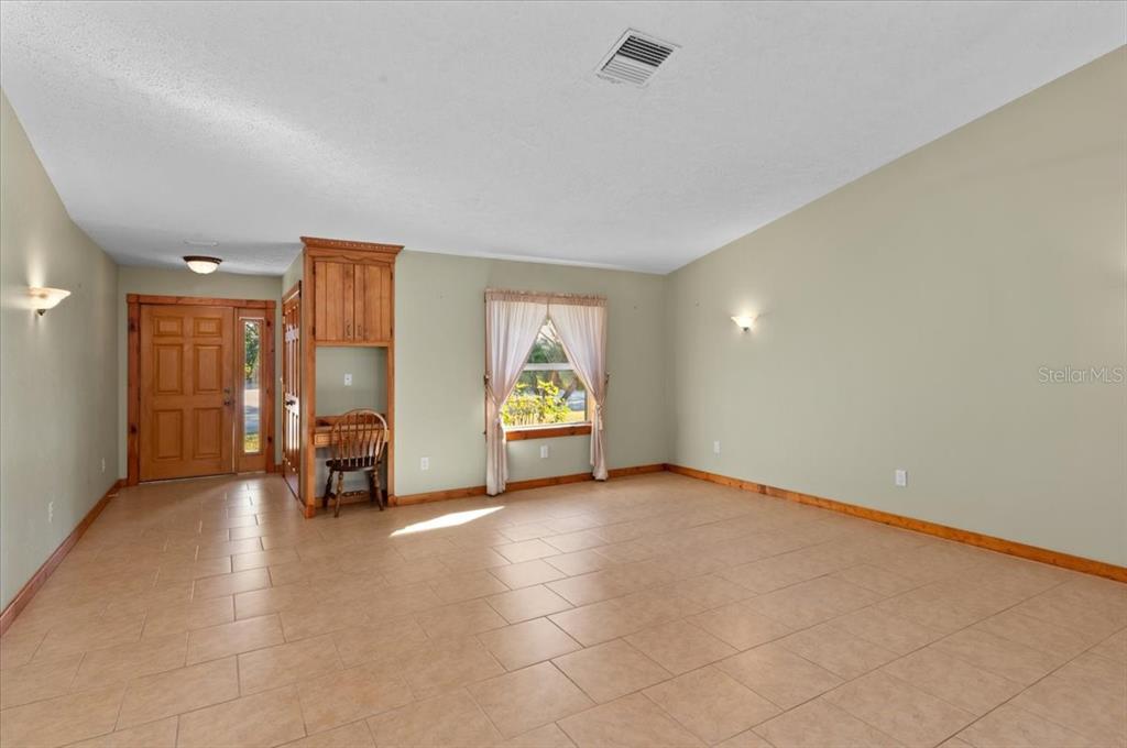 1560 INGRAM AVENUE, SARASOTA, FL — photo 5 of 30