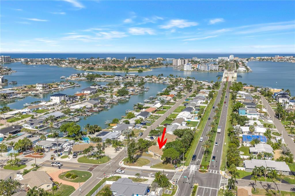 An aerial view shows a single-story house with a red arrow pointing to its roof — 7901 CAUSEWAY BOULEVARD S, ST PETERSBURG, FL