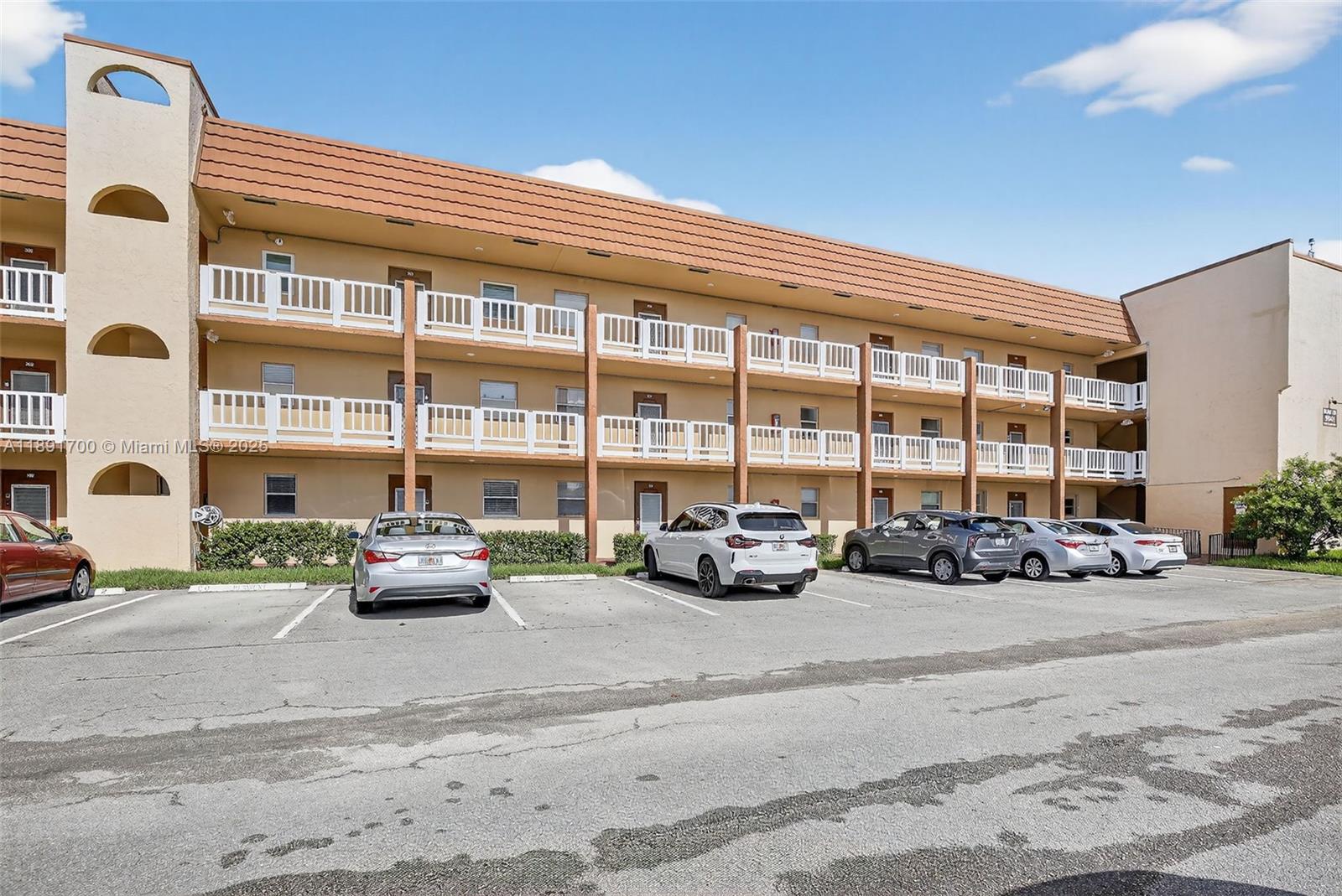 9041 Sunrise Lakes Blvd # 107, Sunrise FL 33322