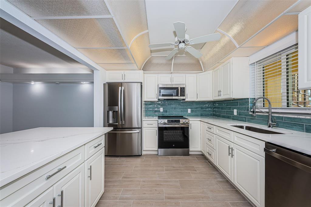 4700 COVE CIRCLE UNIT 110, ST PETERSBURG, FL — photo 2 of 30